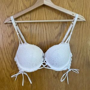 Victoria’s Secret 34C white lace balconette bra, padded